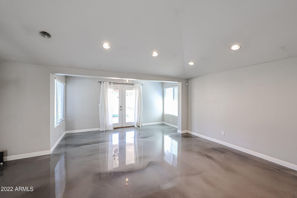 1034 E Elm Street - Photo 8