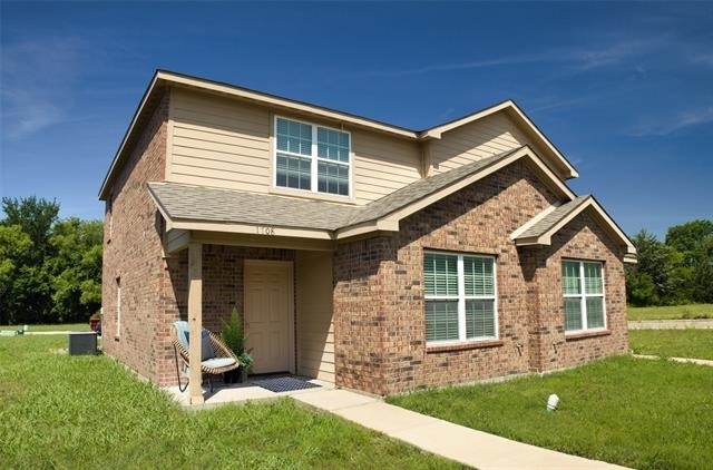 1708 S Waco Street - Photo 0