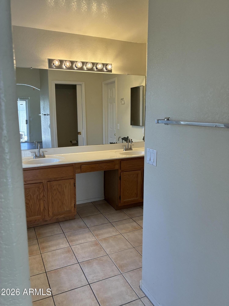 1074 N Saguaro Street - Photo 10