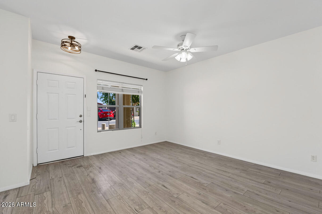 1886 E Don Carlos Avenue - Photo 4