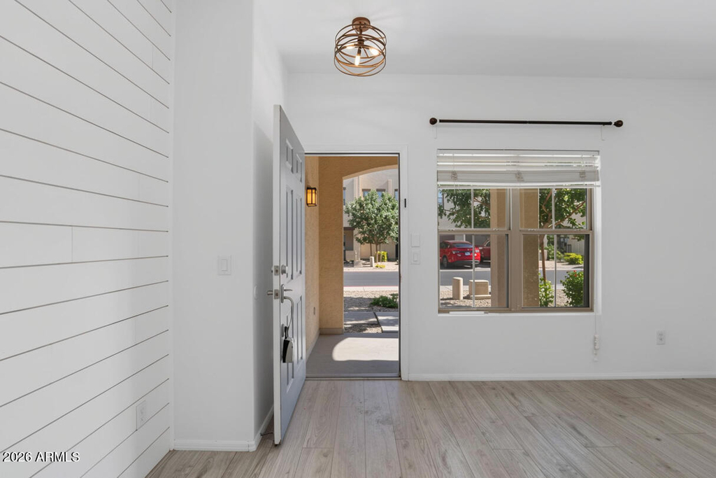 1886 E Don Carlos Avenue - Photo 3