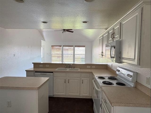 1557 Chivalry Lane - Photo 5