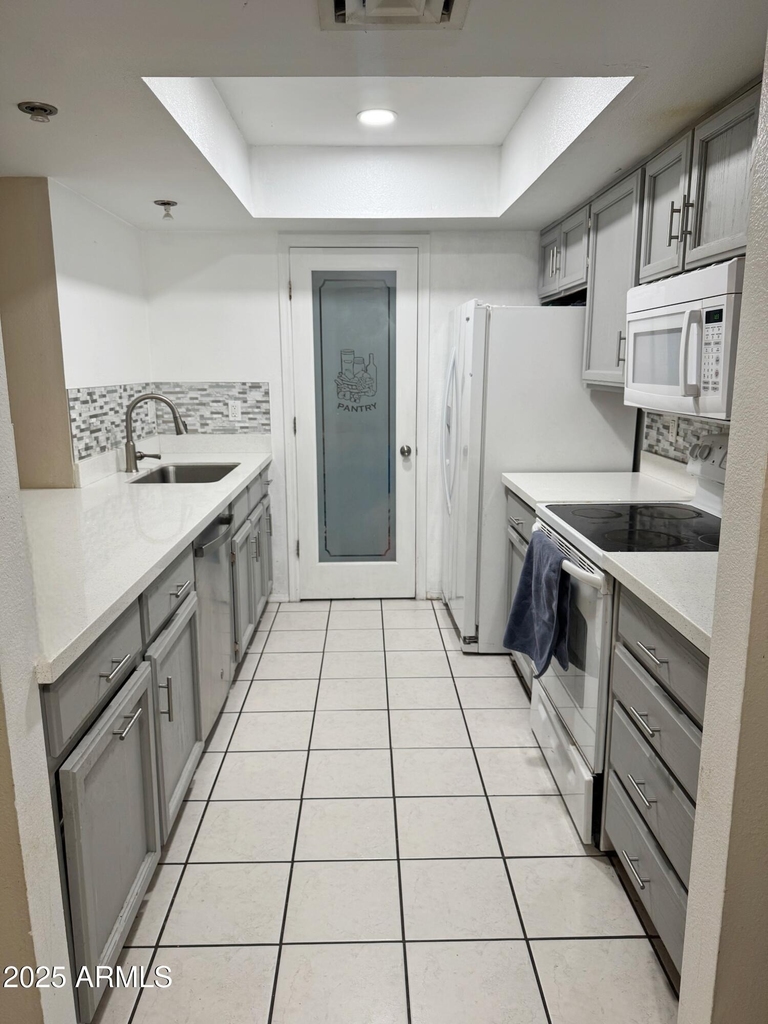 222 W Brown Road - Photo 2