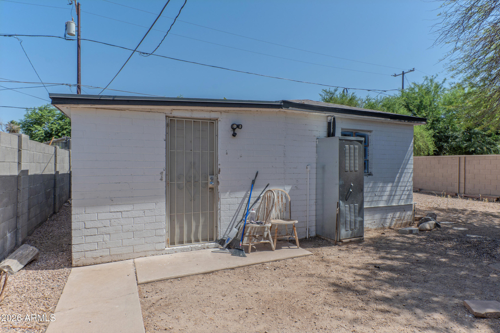 5946 W Myrtle Avenue - Photo 0
