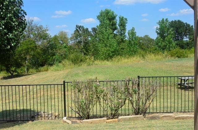 981 Crockett Drive - Photo 4