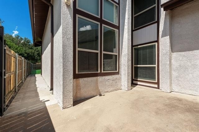 219 W Rochelle Road - Photo 1