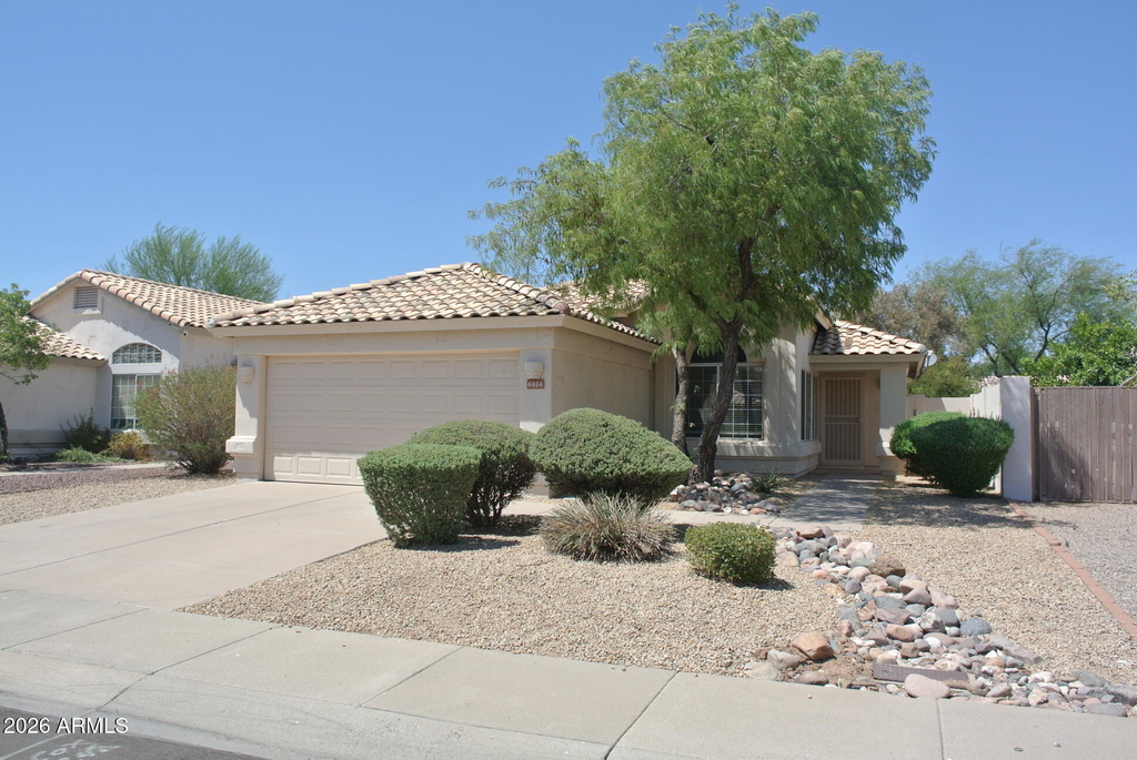 6814 W Louise Drive - Photo 0