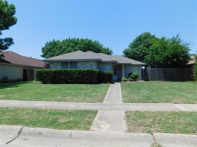 3109 N Bell Avenue - Photo 0