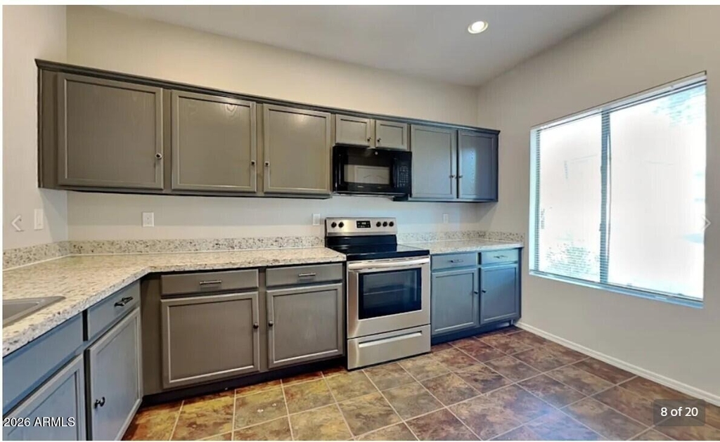 11226 W Garfield Street - Photo 5
