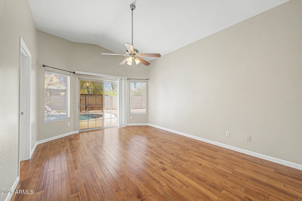 558 W Bluefield Avenue - Photo 13