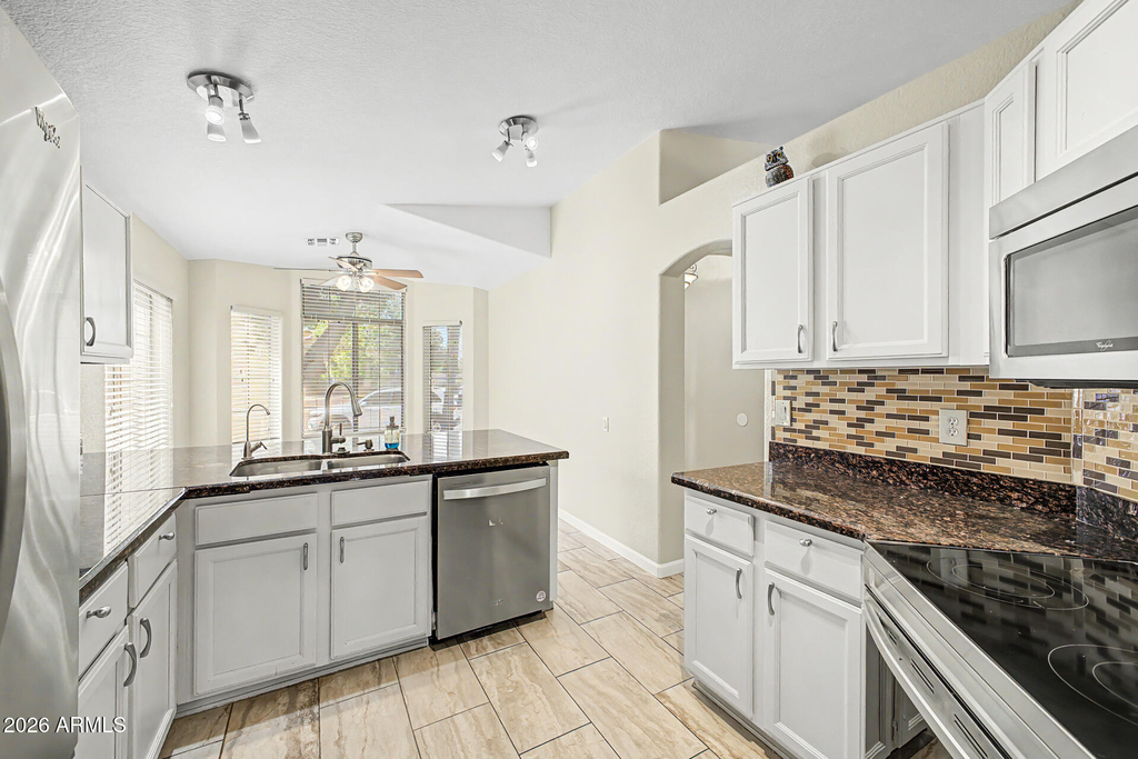558 W Bluefield Avenue - Photo 11