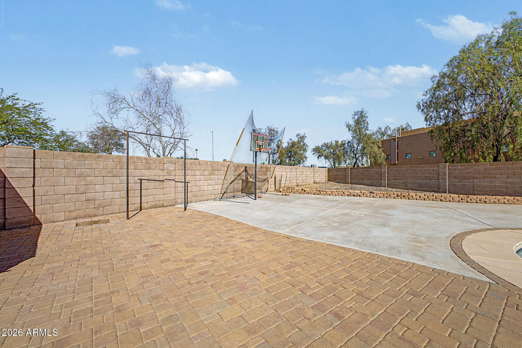 558 W Bluefield Avenue - Photo 31
