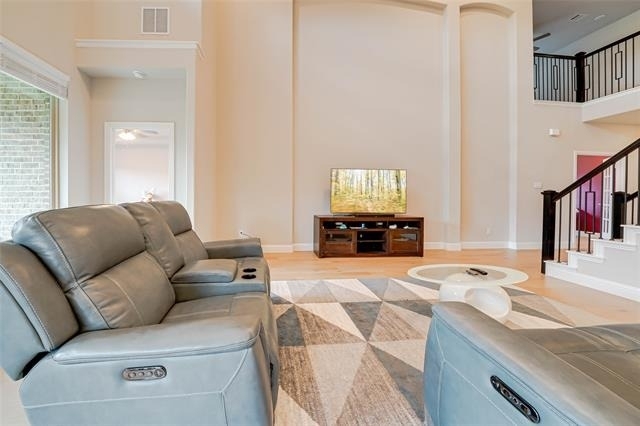 707 Gatecrest Drive - Photo 4