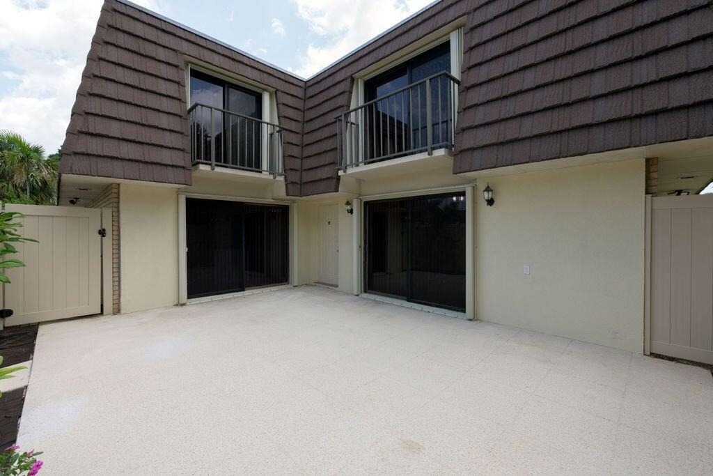7424 74th Way - Photo 0