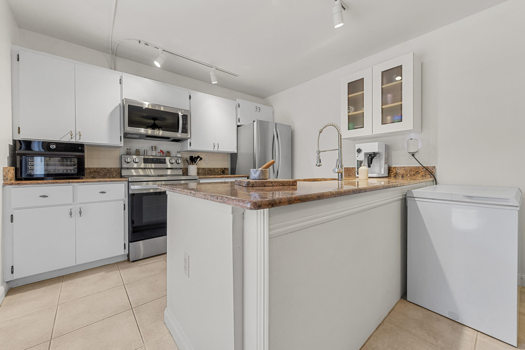 7424 74th Way - Photo 1