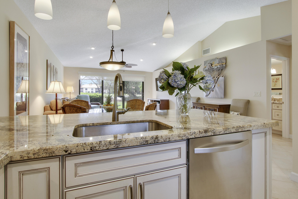 820 Club Drive - Photo 0