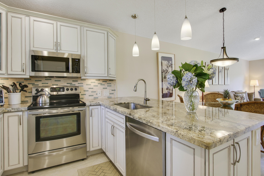 820 Club Drive - Photo 2