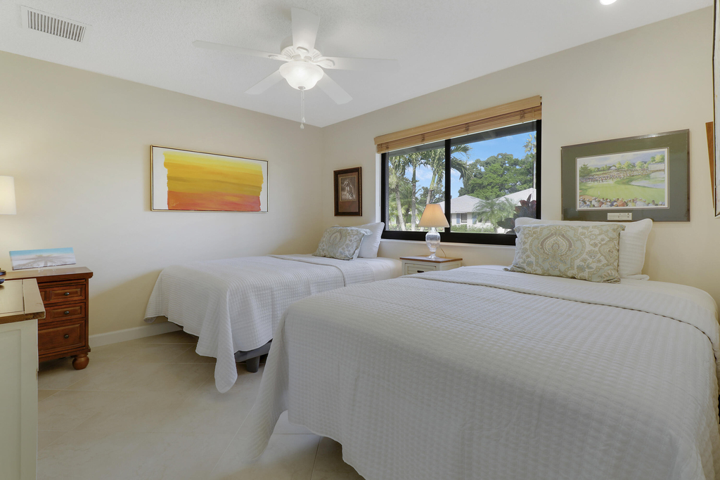 820 Club Drive - Photo 10