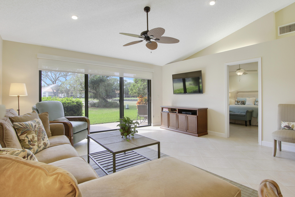 820 Club Drive - Photo 11