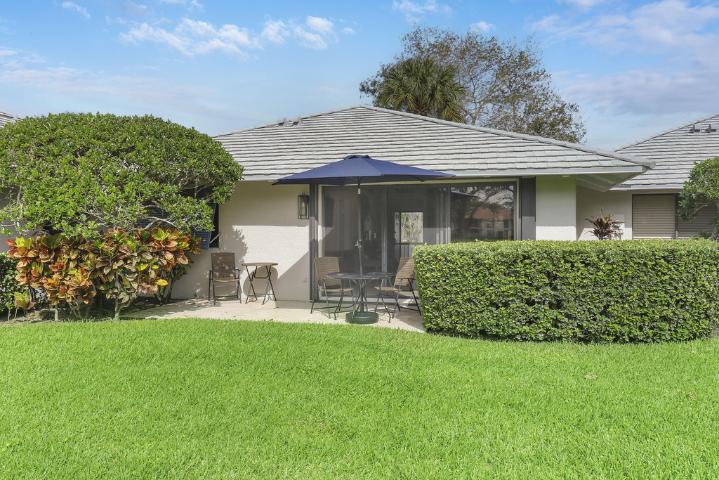 820 Club Drive - Photo 5