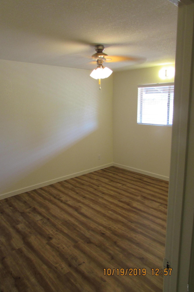 719 W 10th Street - Photo 23