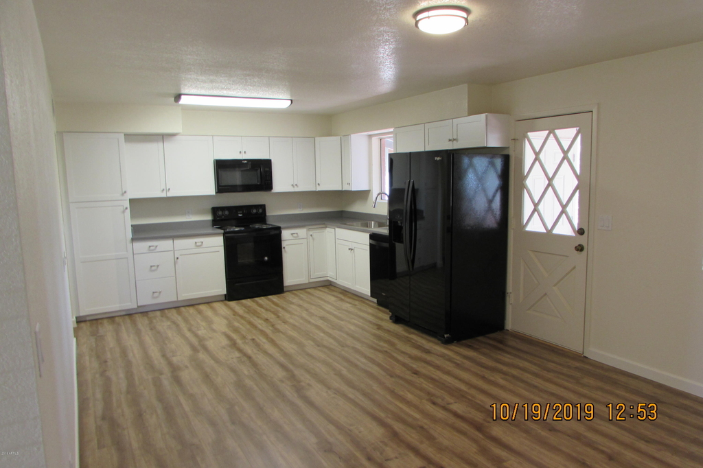719 W 10th Street - Photo 8