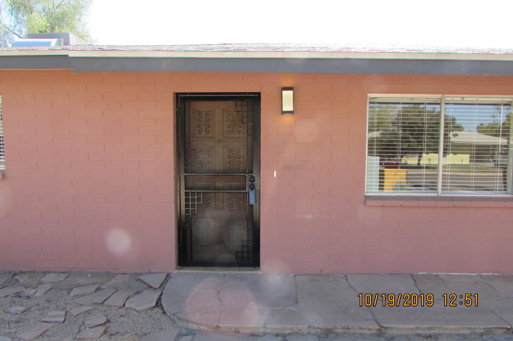 719 W 10th Street - Photo 2