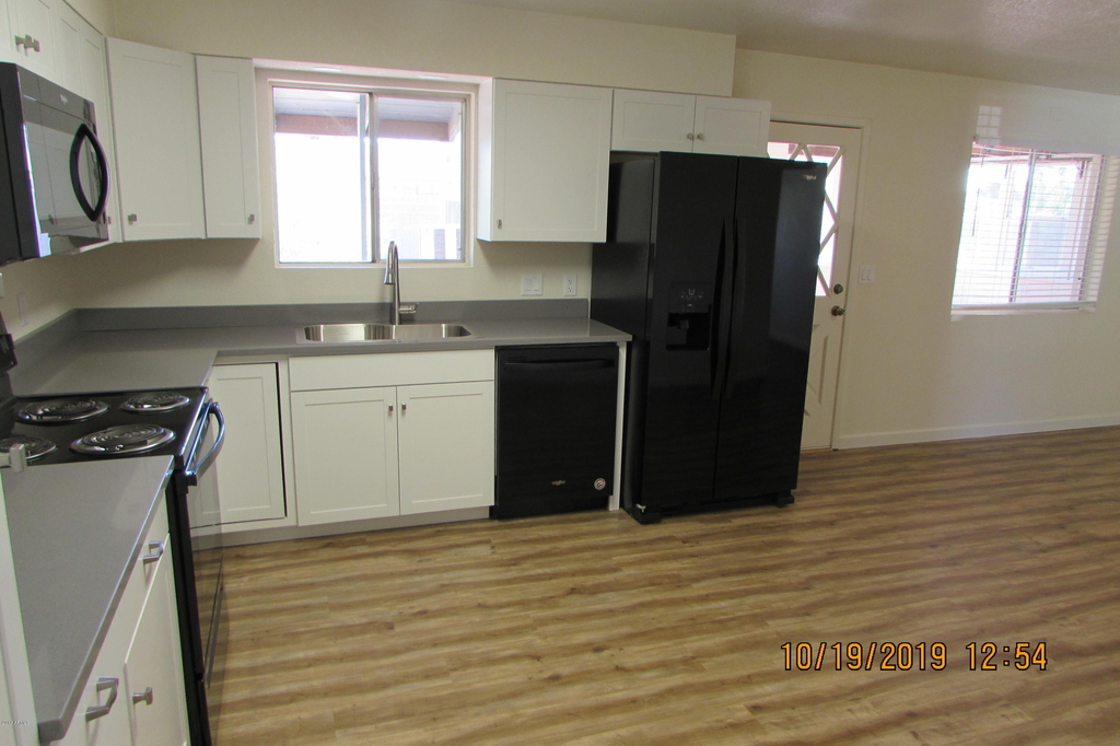 719 W 10th Street - Photo 14