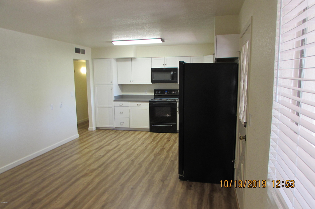 719 W 10th Street - Photo 9