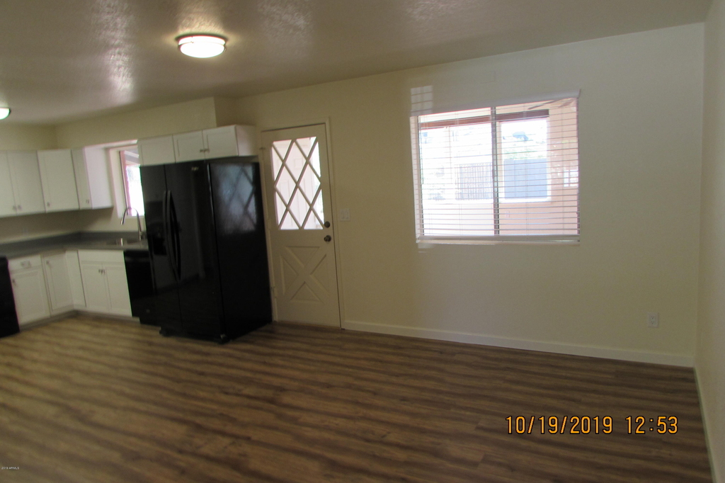 719 W 10th Street - Photo 7