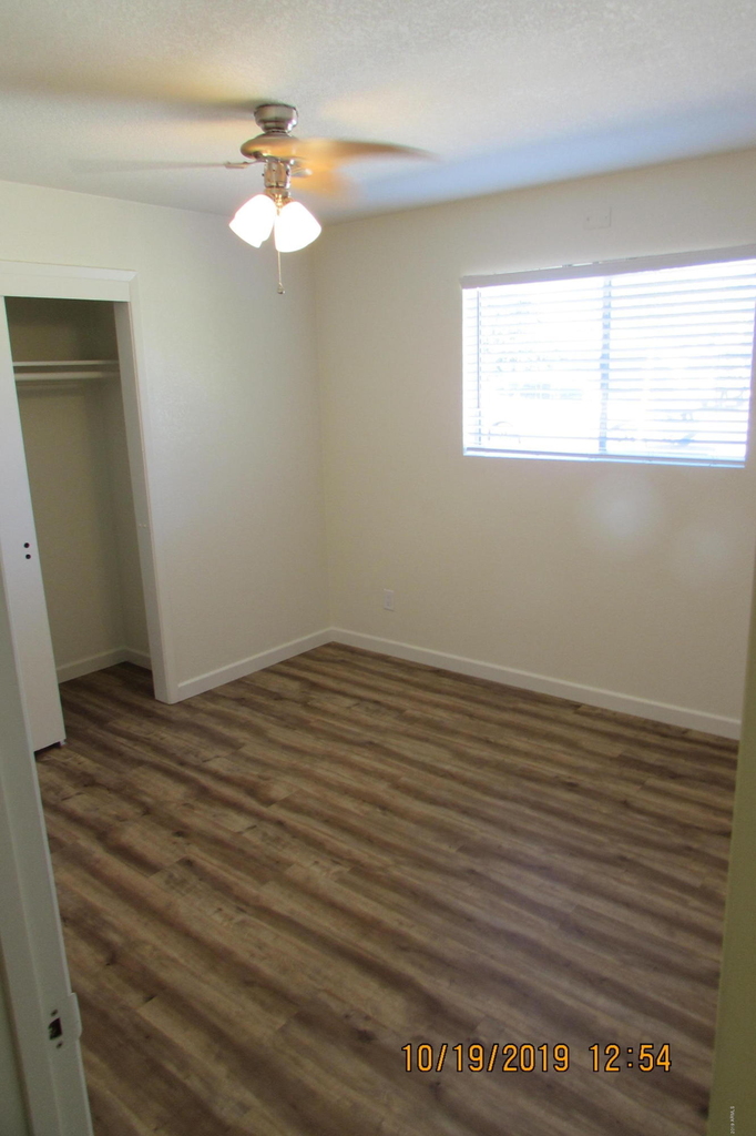 719 W 10th Street - Photo 16