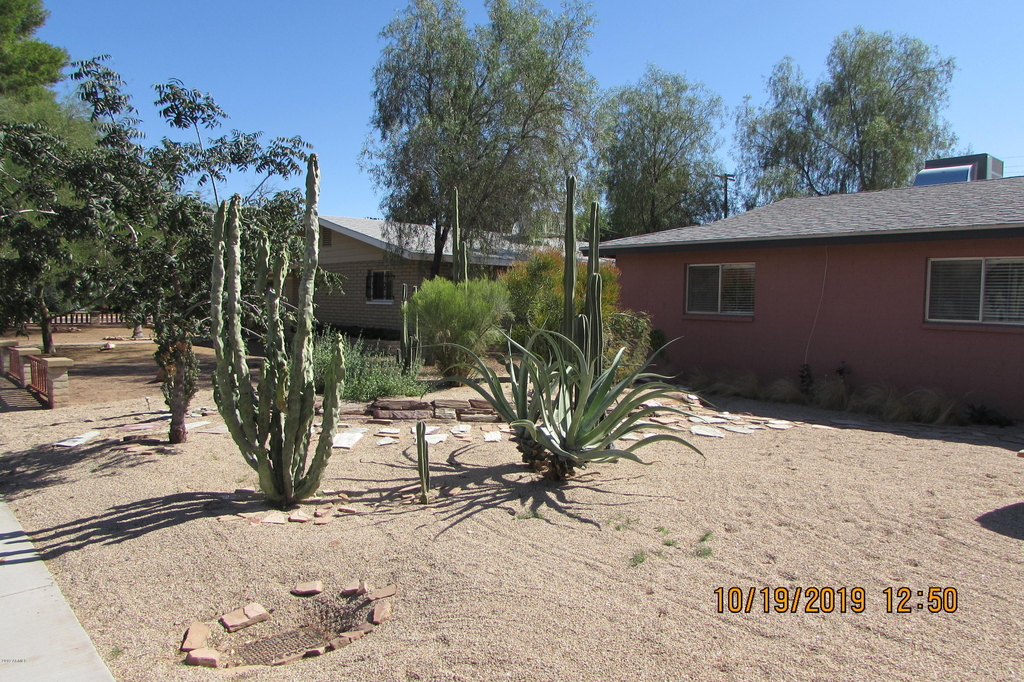 719 W 10th Street - Photo 1