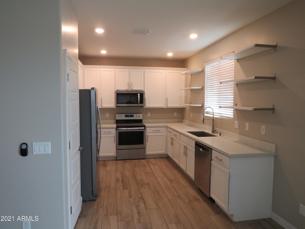 40537 W Helen Court - Photo 4