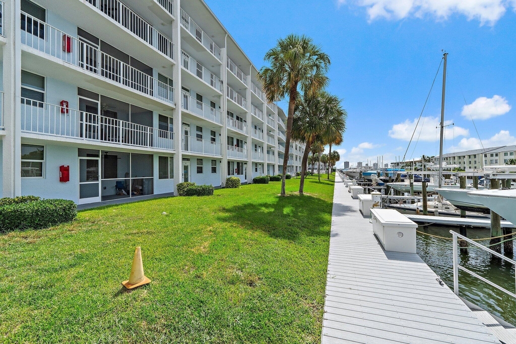 108 Paradise Harbour Boulevard - Photo 30