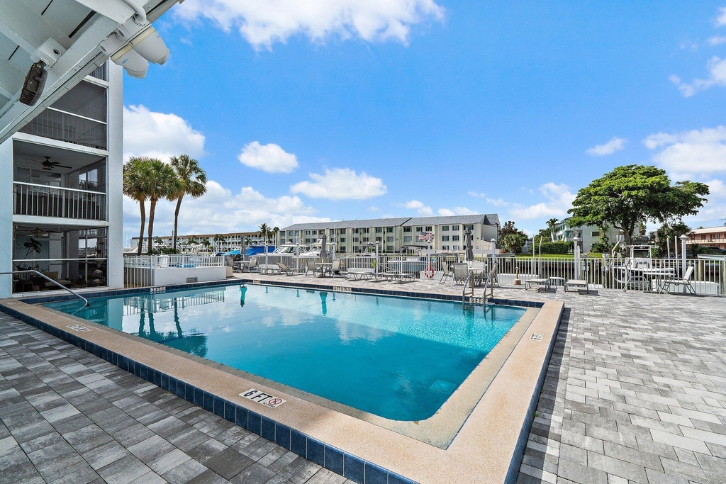 108 Paradise Harbour Boulevard - Photo 34