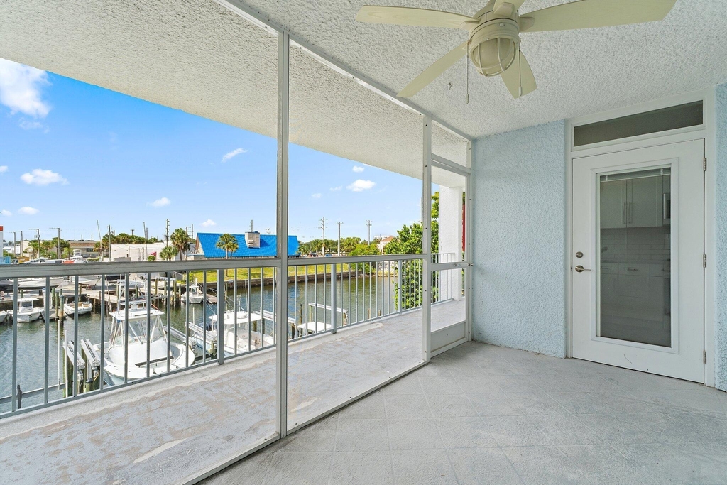 108 Paradise Harbour Boulevard - Photo 2