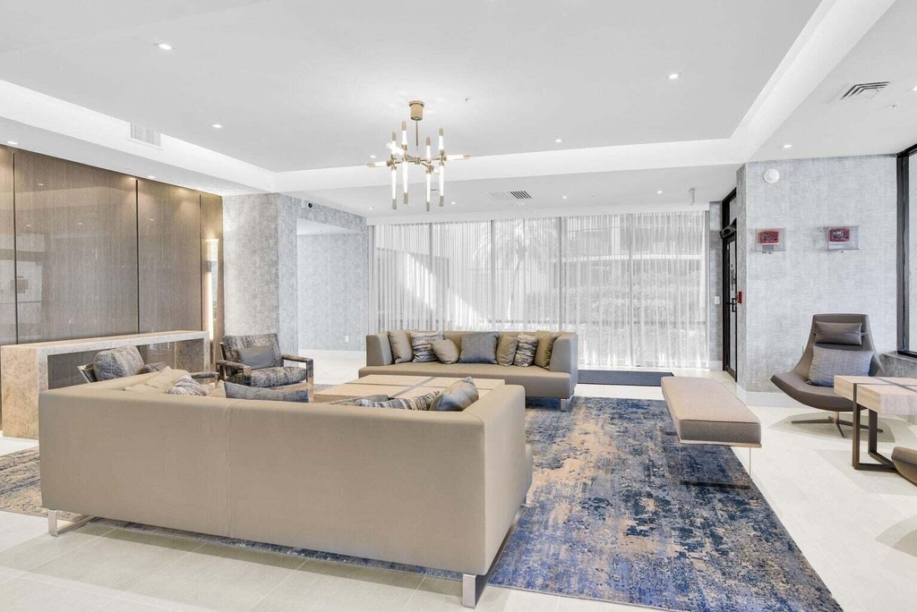 899 Jeffery Street - Photo 8