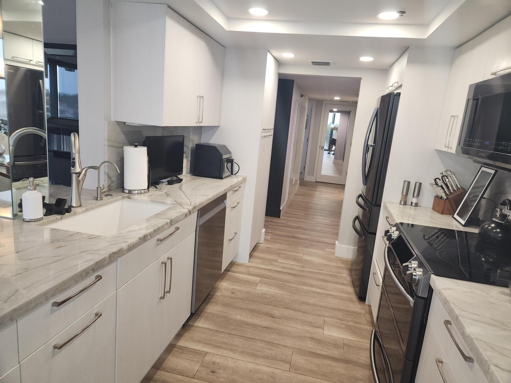 899 Jeffery Street - Photo 28