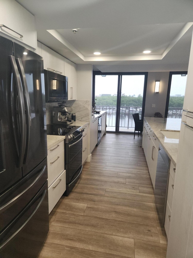 899 Jeffery Street - Photo 30