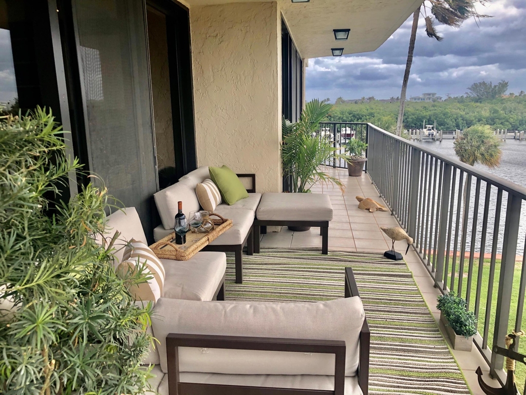 899 Jeffery Street - Photo 5