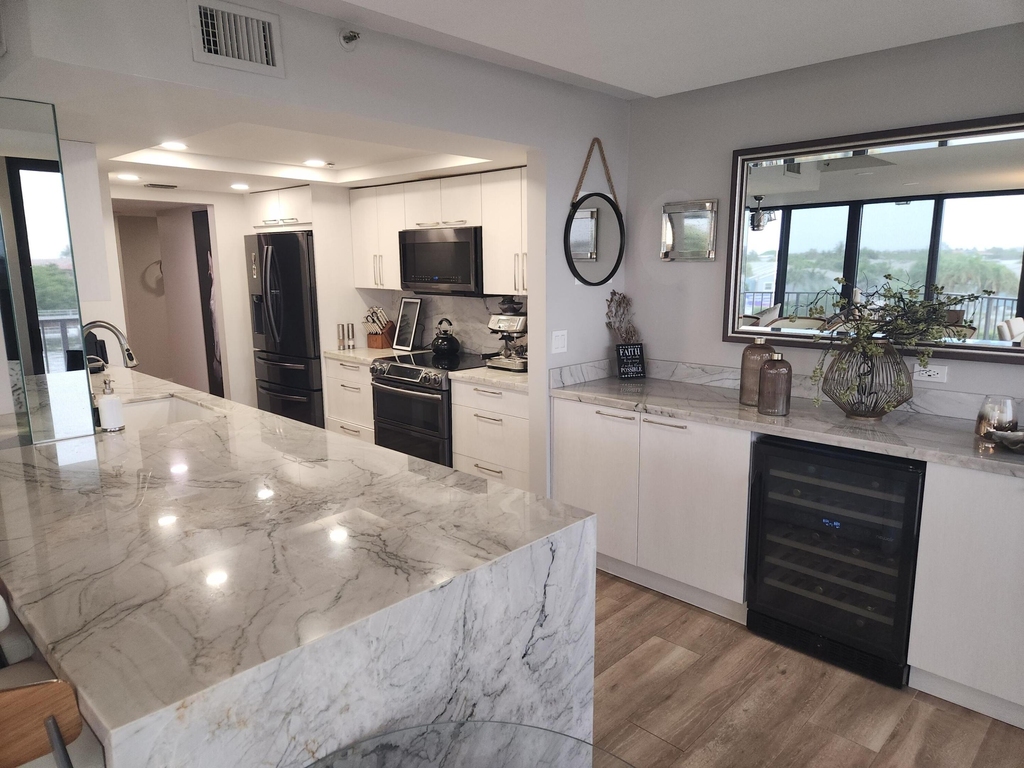 899 Jeffery Street - Photo 29