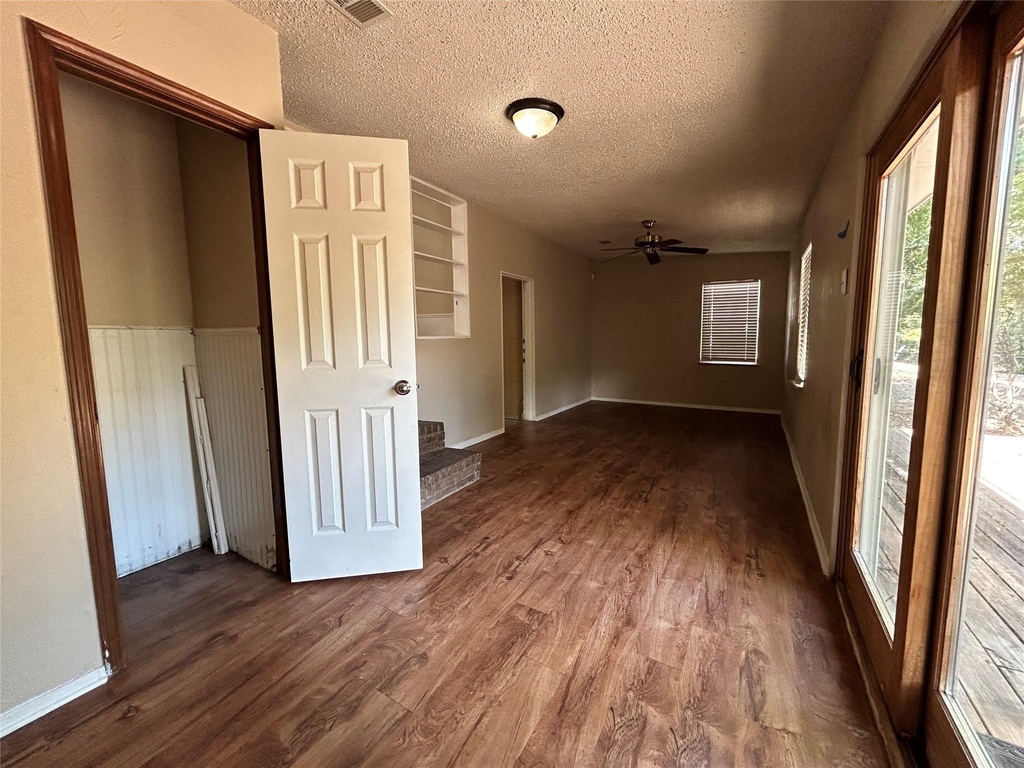1716 Redwood Place - Photo 18