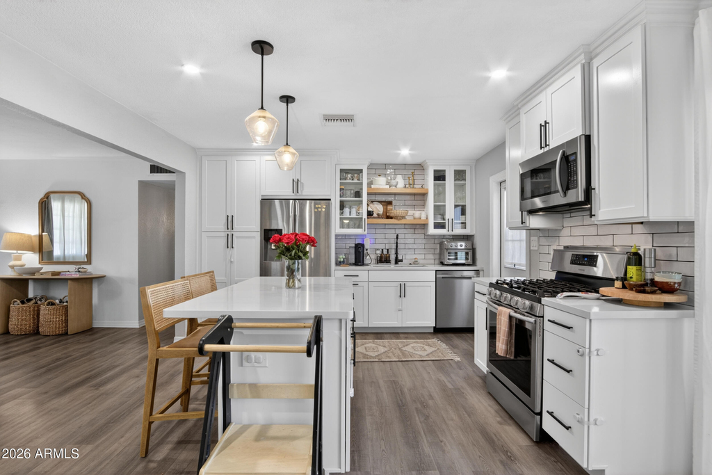 1022 W 13th Street - Photo 9