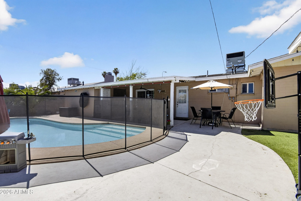 1022 W 13th Street - Photo 28
