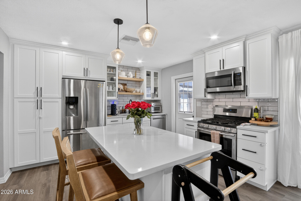 1022 W 13th Street - Photo 4