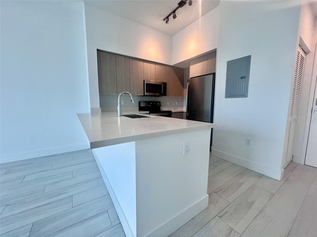 601 E Dania Beach Boulevard - Photo 3