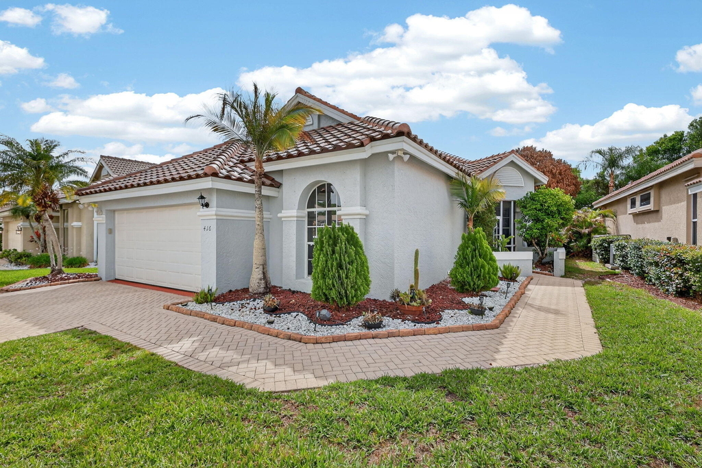 416 Sw Horseshoe Bay - Photo 0