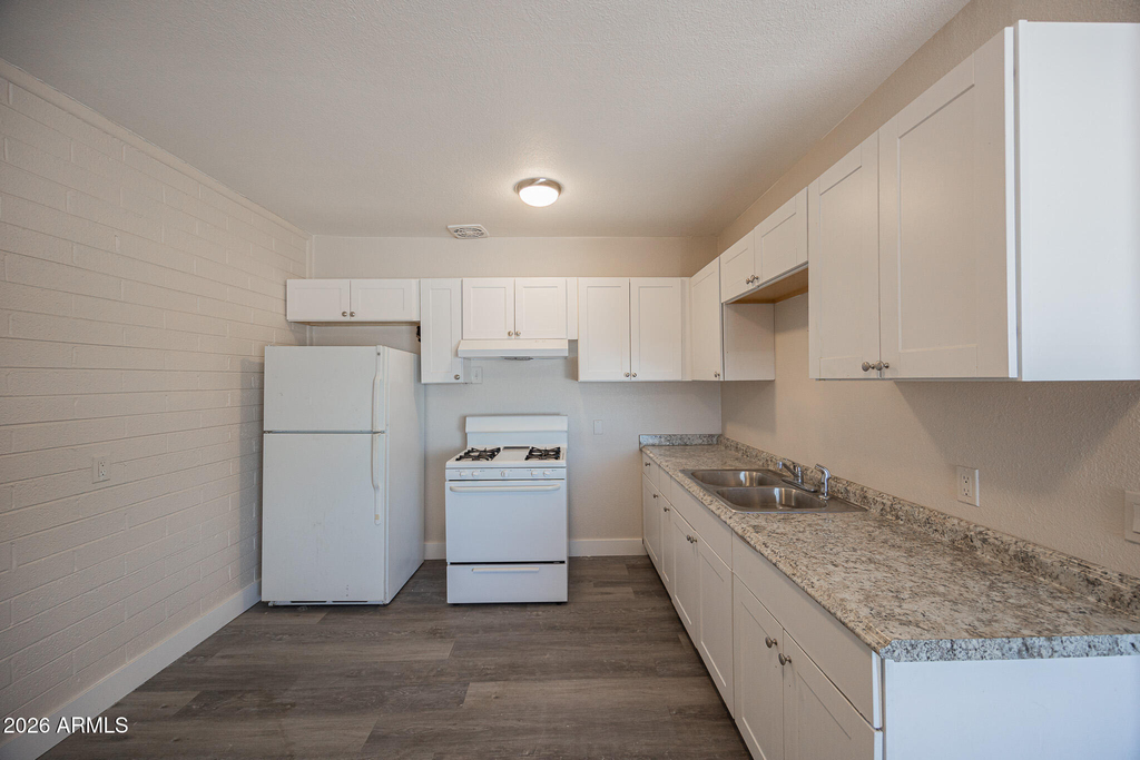 864 E Chandler Boulevard - Photo 7