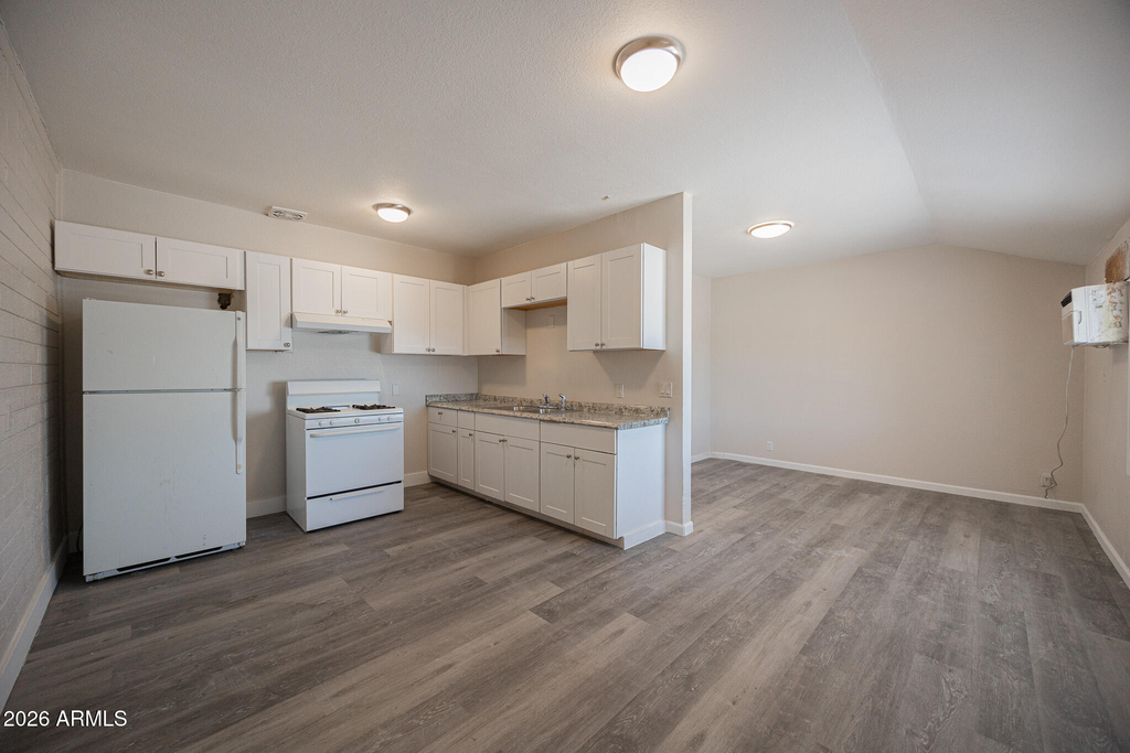 864 E Chandler Boulevard - Photo 6