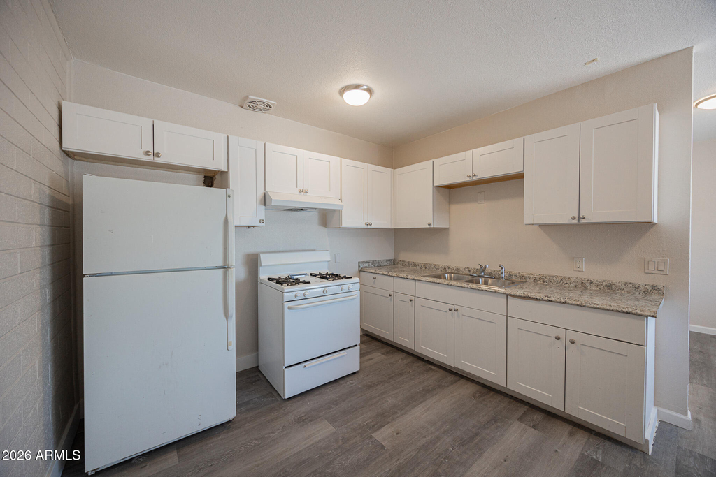 864 E Chandler Boulevard - Photo 8